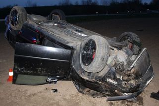 Mladý řidič na Přerovsku skončil po smyku v kotrmelcích na poli - Novinky